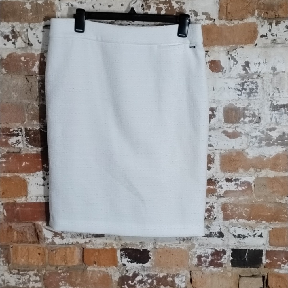 Women's DKNY Size 10 Knee Length White Tweed Skirt